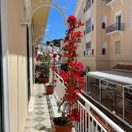 Camerelle 7, Domus Letteraria * Capri