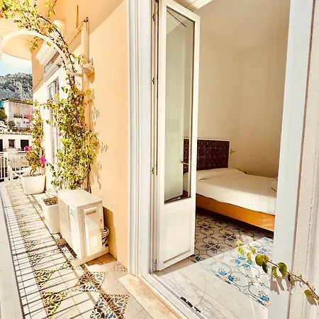 Camerelle 7, Domus Letteraria *