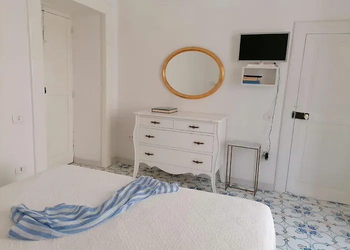 Camerelle 7, Domus Letteraria