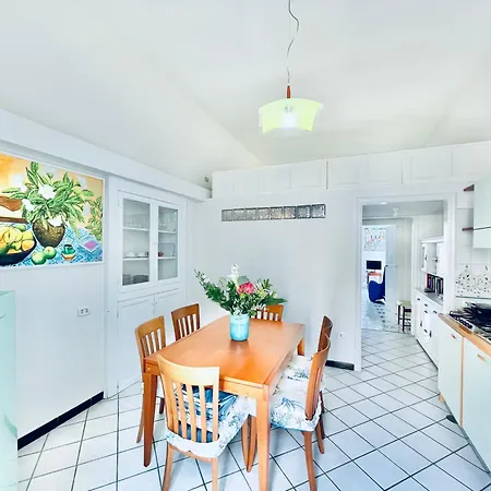 Camerelle 7, Domus Letteraria 卡普里