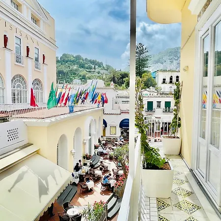 Camerelle 7, Domus Letteraria 公寓