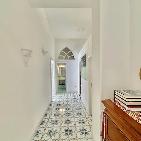 Camerelle 7, Domus Letteraria *