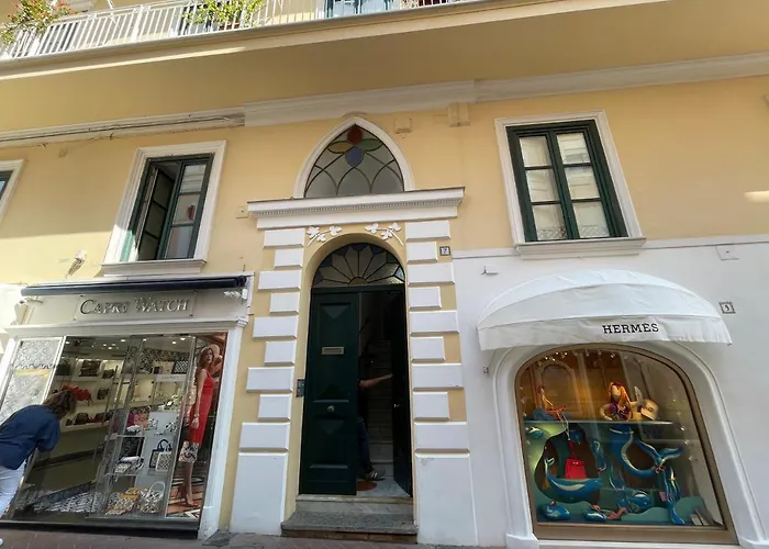 Camerelle 7, Domus Letteraria