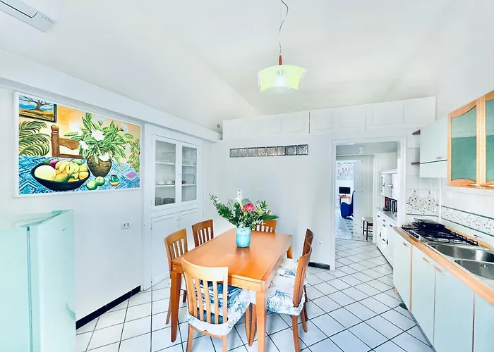 Camerelle 7, Domus Letteraria Κάπρι