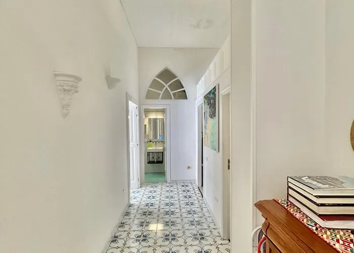 Camerelle 7, Domus Letteraria *