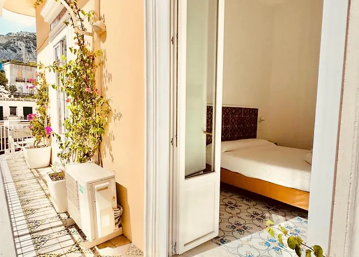 Camerelle 7, Domus Letteraria *